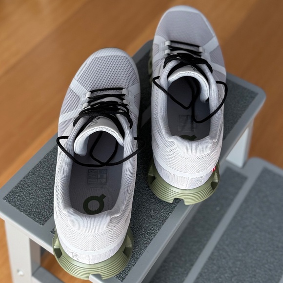 NWOT | On | 10.5 M | Cloud 5 - Picture 3 of 11